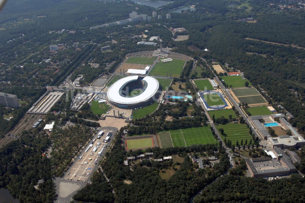 Luftbild Berlin - Berliner Olympiasradion, am Tag Eröffnung der Leichtathletik WM 2009