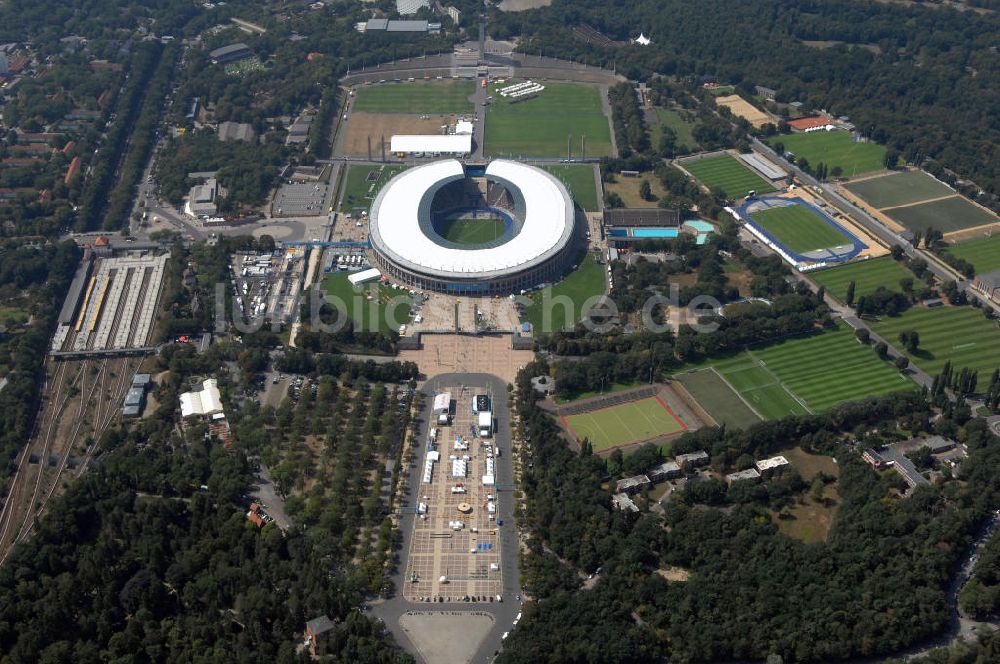 Berlin von oben - Berliner Olympiasradion, am Tag Eröffnung der Leichtathletik WM 2009