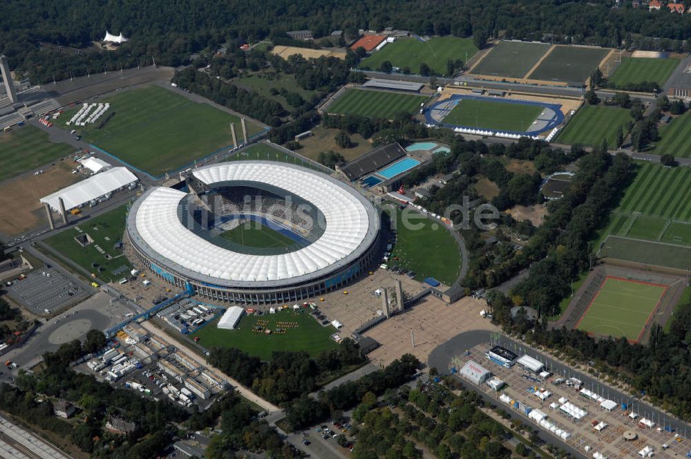 Berlin aus der Vogelperspektive: Berliner Olympiasradion, am Tag Eröffnung der Leichtathletik WM 2009