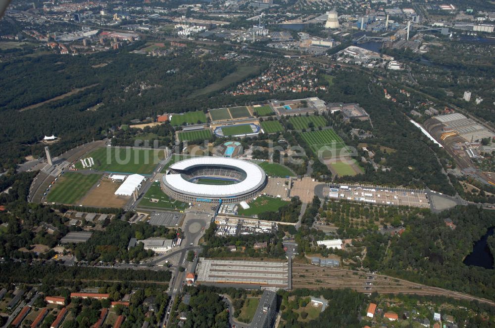 Luftaufnahme Berlin - Berliner Olympiasradion, am Tag Eröffnung der Leichtathletik WM 2009