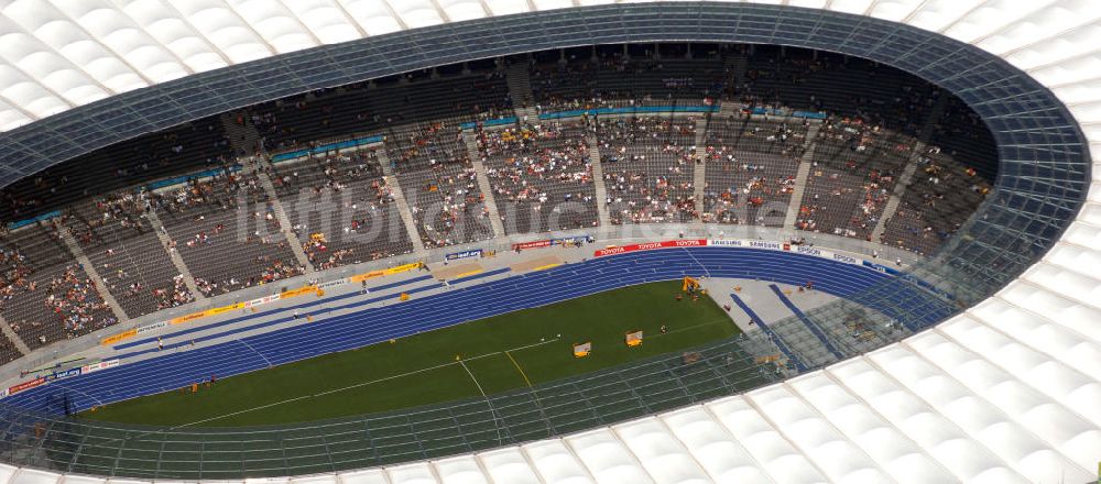 Berlin von oben - Berliner Olympiasradion, am Tag Eröffnung der Leichtathletik WM 2009