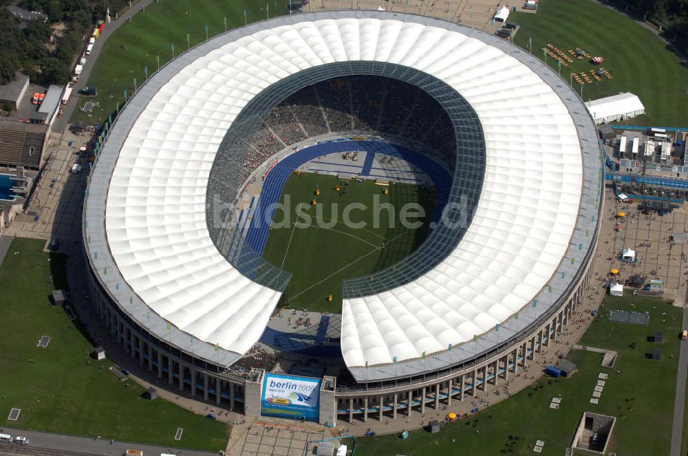 Berlin von oben - Berliner Olympiasradion, am Tag Eröffnung der Leichtathletik WM 2009