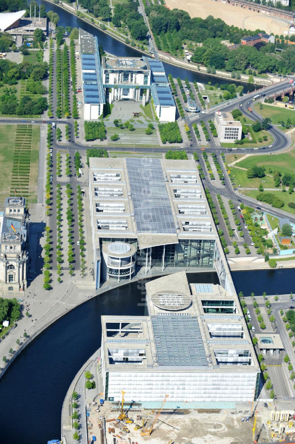 Berlin aus der Vogelperspektive: Berliner Regierungsviertel mit dem Bundeskanzleramt im Tiergarten / Mitte