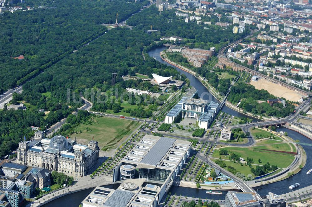 Luftaufnahme Berlin - Berliner Regierungsviertel mit dem Bundeskanzleramt im Tiergarten / Mitte