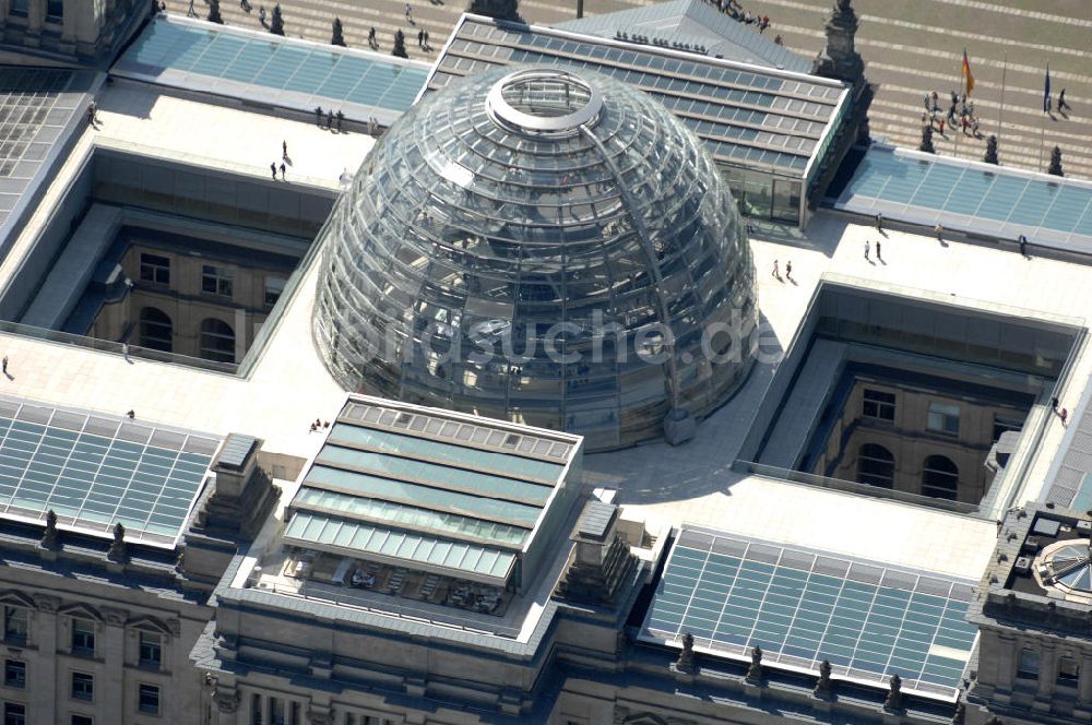 Berlin von oben - Berliner Reichstag / Bundestag im Regierungsviertel