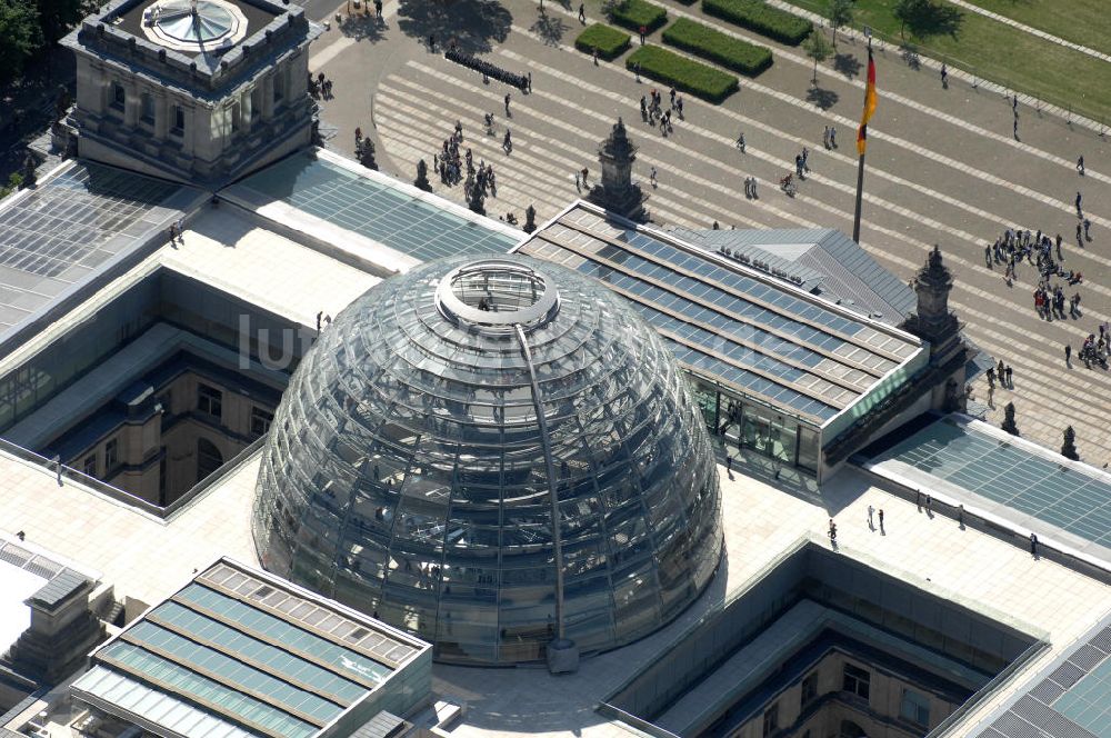 Luftbild Berlin - Berliner Reichstag / Bundestag im Regierungsviertel