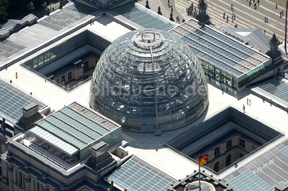 Berlin von oben - Berliner Reichstag / Bundestag im Regierungsviertel