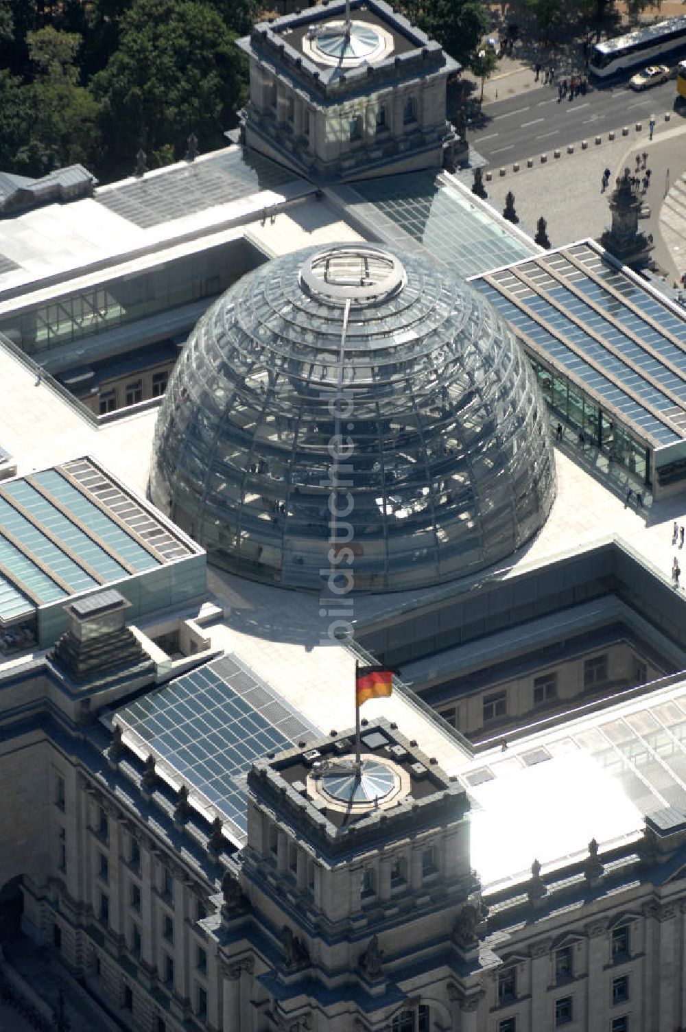 Luftbild Berlin - Berliner Reichstag / Bundestag im Regierungsviertel