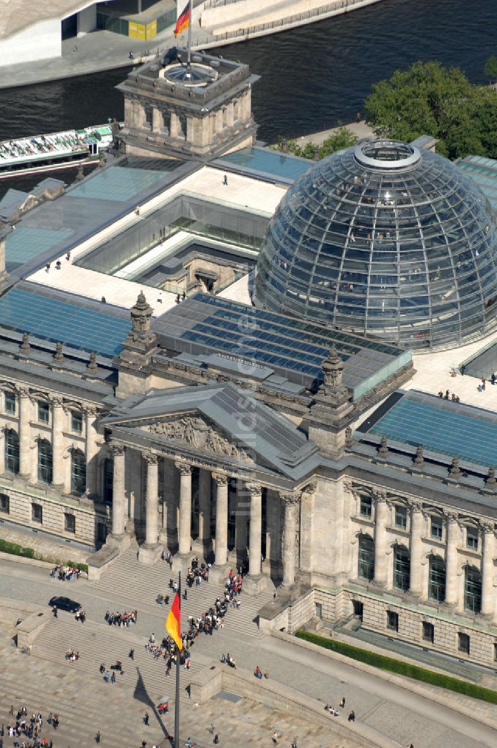 Luftbild Berlin - Berliner Reichstag / Bundestag im Regierungsviertel