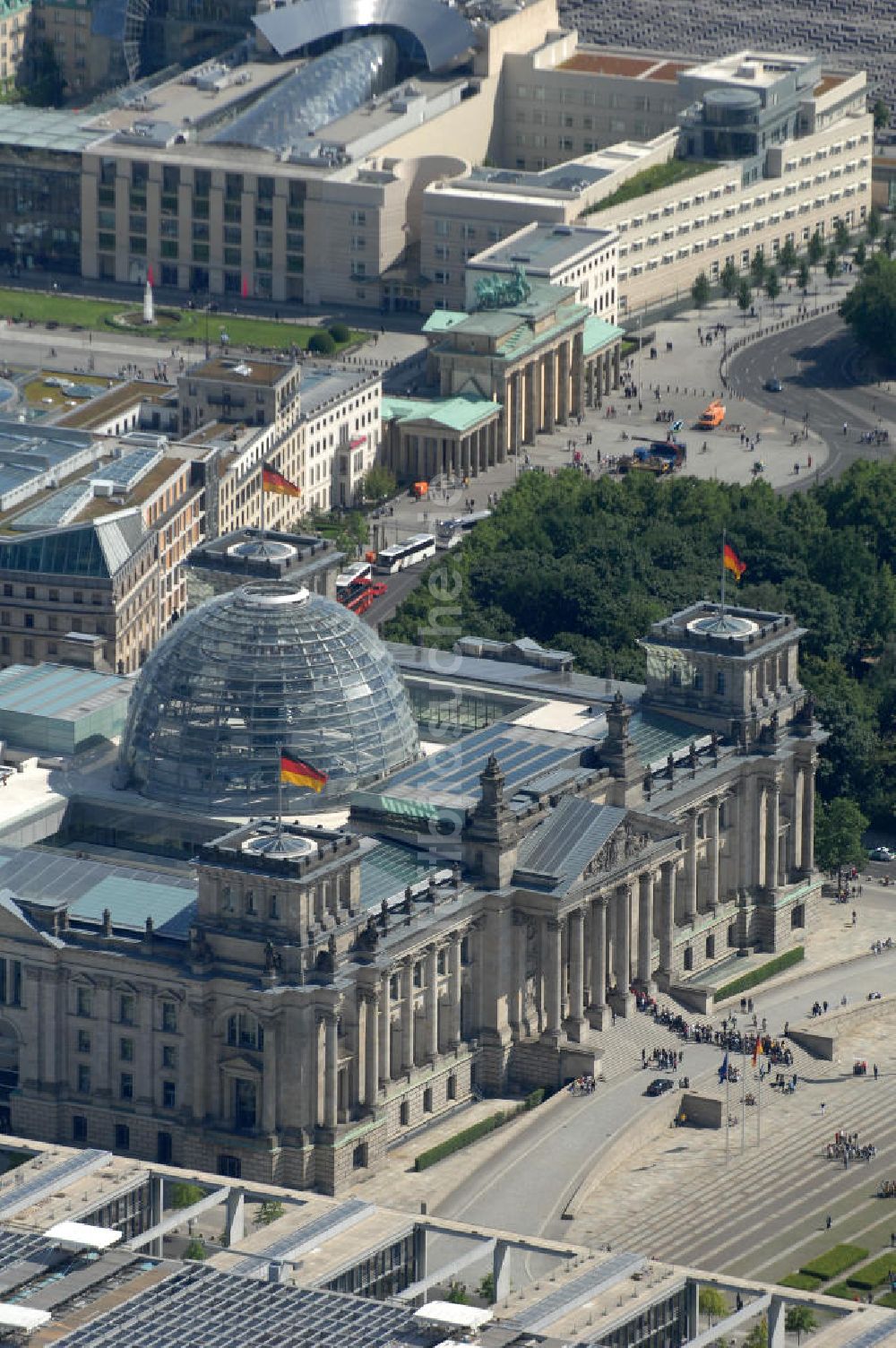 Luftbild Berlin - Berliner Reichstag / Bundestag im Regierungsviertel