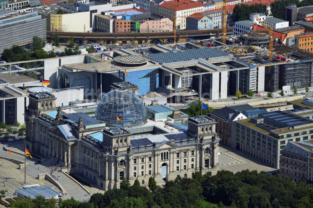 Berlin Mitte von oben - Berliner Reichstag am Spreebogen in Berlin - Mitte