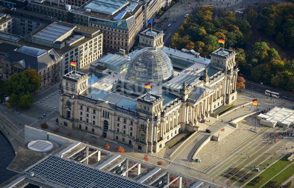 Luftbild Berlin Mitte - Berliner Reichstag am Spreebogen in Berlin - Mitte