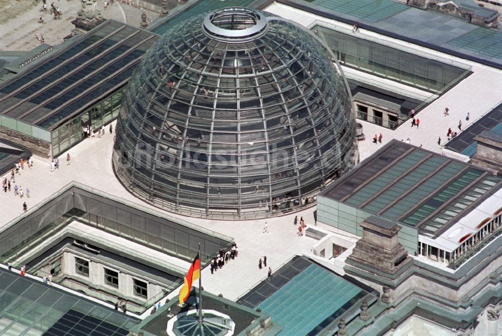 Luftaufnahme Berlin - Berliner Reichstag am Spreebogen in Berlin - Mitte