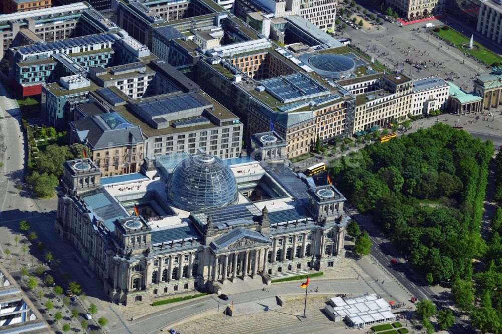 Berlin Mitte von oben - Berliner Reichstag am Spreebogen in Berlin - Mitte