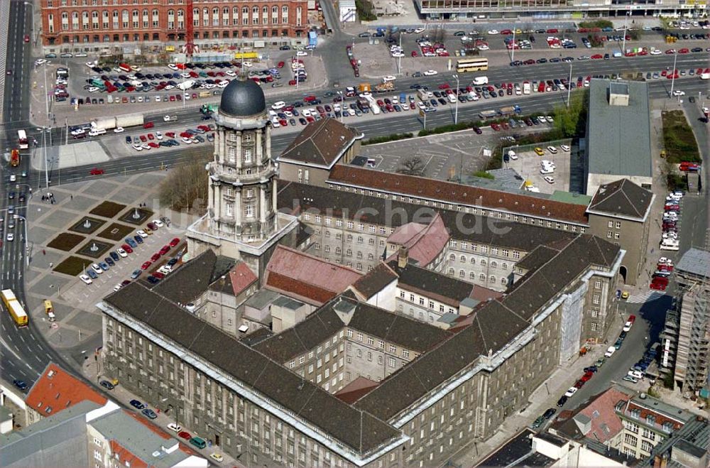 Berlin Mitte aus der Vogelperspektive: 04.10.1993 Berliner Stadthaus Berlin Mitte