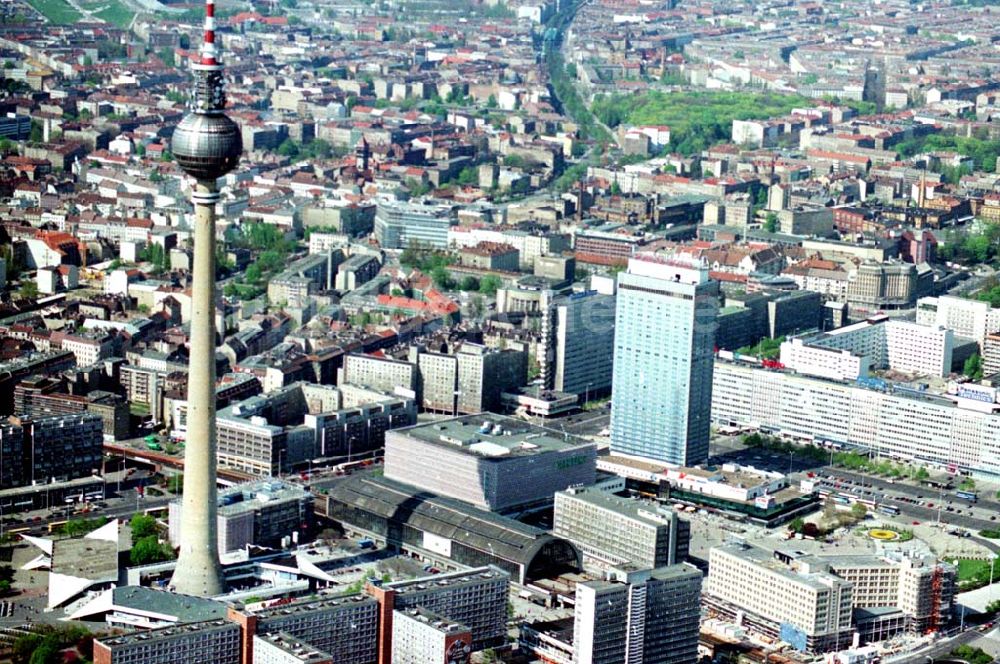 Berlin von oben - 01.05.1995 Berliner-Stadtzentrum Alex Fernsehturm