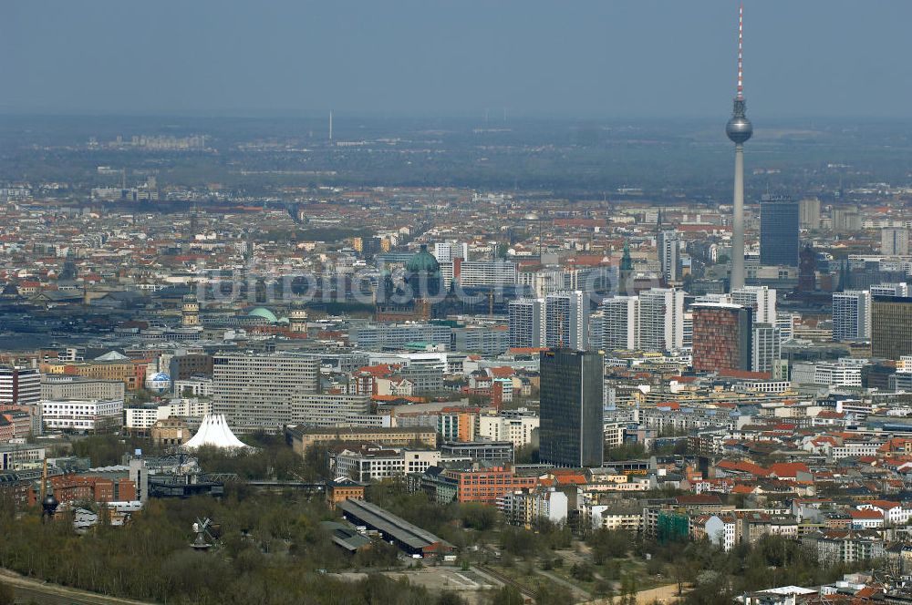 Berlin aus der Vogelperspektive: Berliner Stadtzentrum am Berliner Fernsehturm