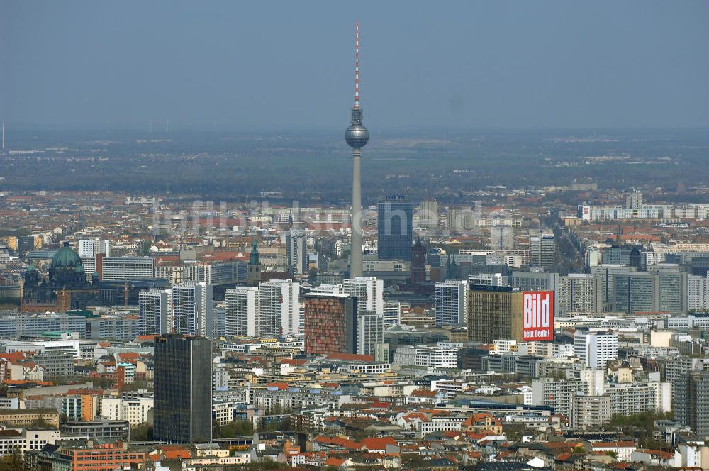 Luftbild Berlin - Berliner Stadtzentrum am Berliner Fernsehturm