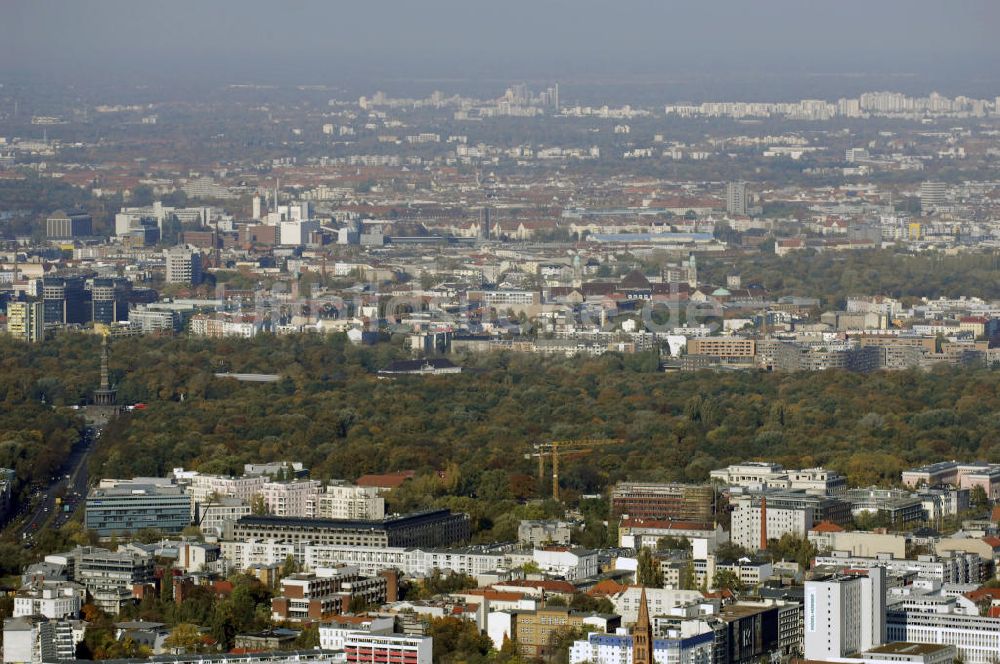 Berlin von oben - Berliner Tiergarten zwischen der Straße des 17. Juni und dem Lützowufer