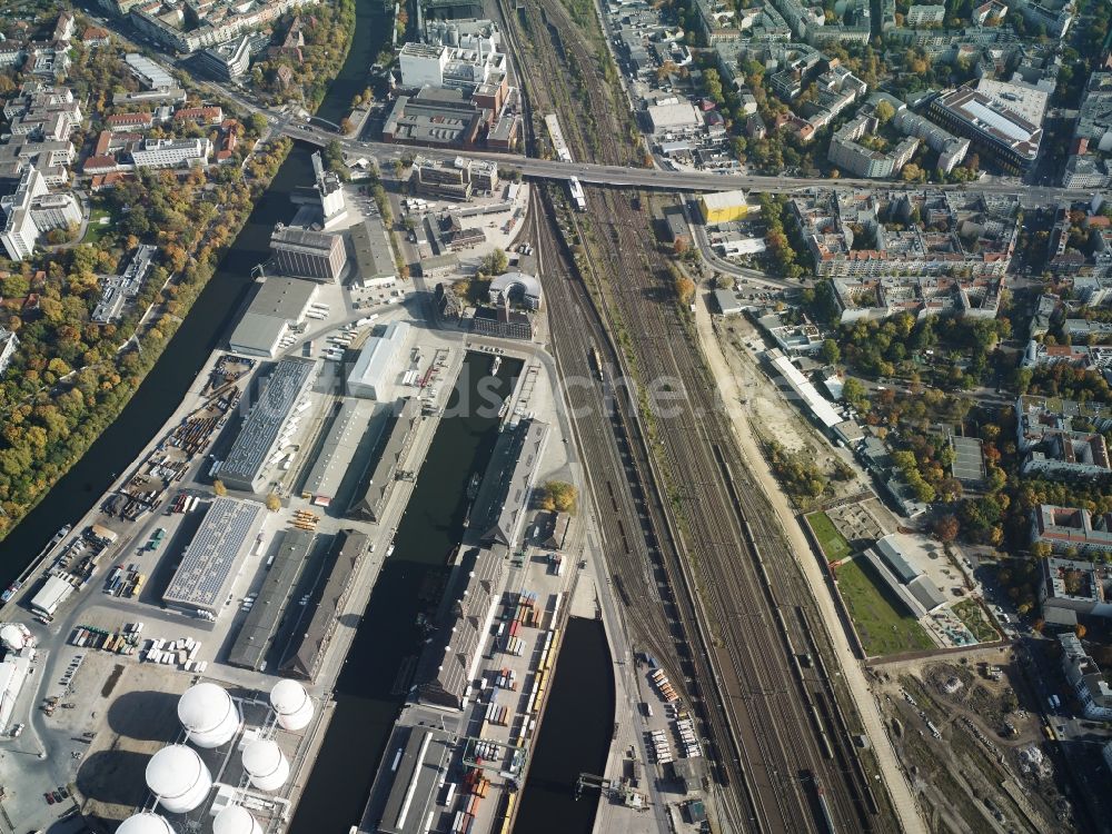 Luftaufnahme Berlin - Berliner Westhafen ist ein Binnenhafen im Ortsteil Moabit in Berlin
