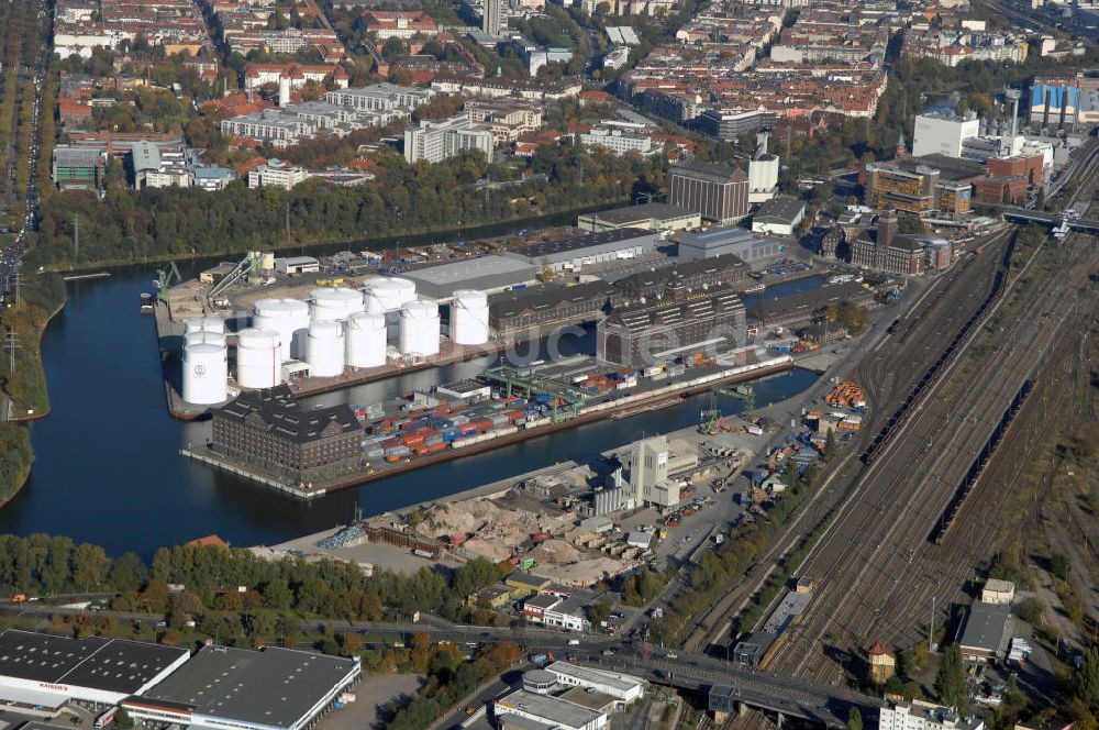 Luftbild Berlin - Berliner Westhafen ist ein Binnenhafen im Ortsteil Moabit des Bezirks Mitte