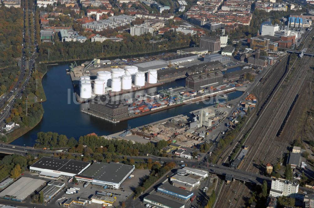 Luftaufnahme Berlin - Berliner Westhafen ist ein Binnenhafen im Ortsteil Moabit des Bezirks Mitte