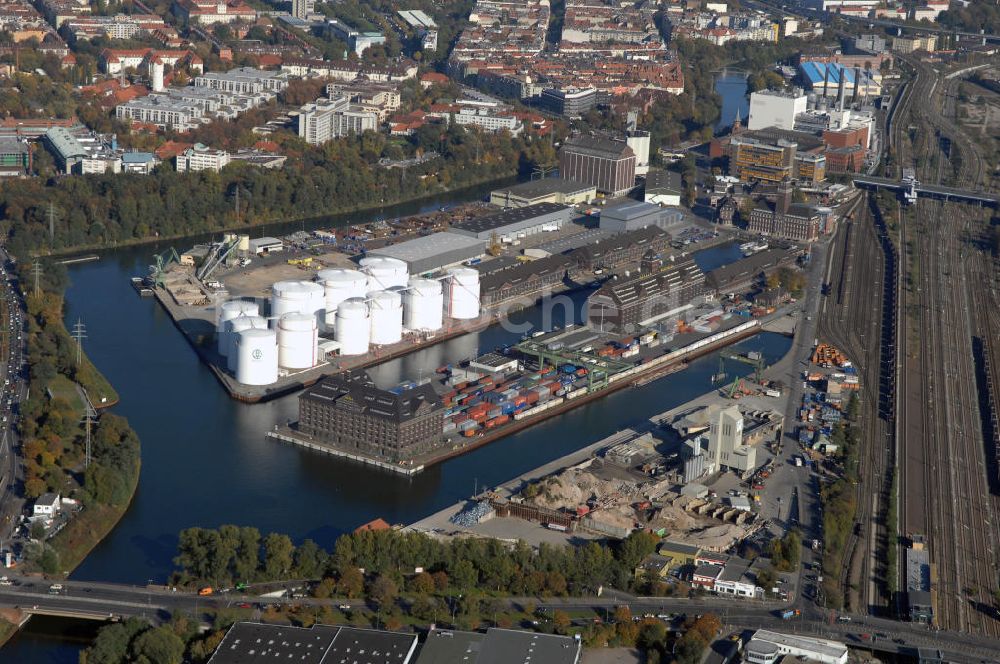 Berlin von oben - Berliner Westhafen ist ein Binnenhafen im Ortsteil Moabit des Bezirks Mitte