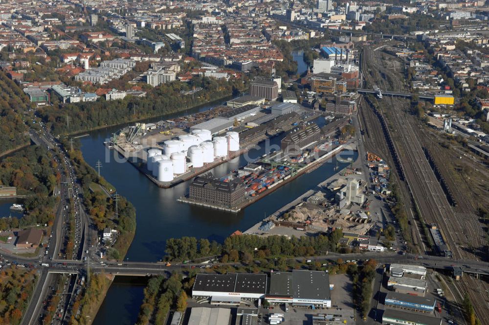 Berlin aus der Vogelperspektive: Berliner Westhafen ist ein Binnenhafen im Ortsteil Moabit des Bezirks Mitte