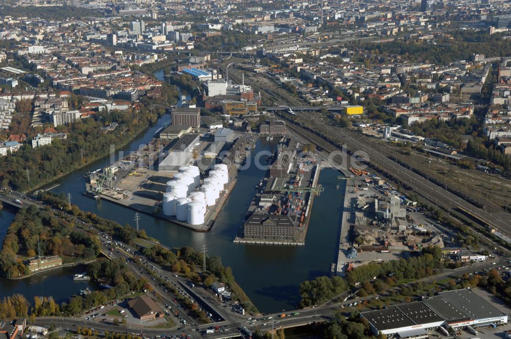 Luftbild Berlin - Berliner Westhafen ist ein Binnenhafen im Ortsteil Moabit des Bezirks Mitte