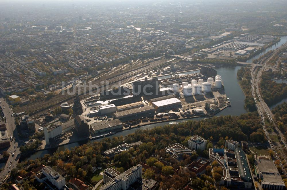 Berlin aus der Vogelperspektive: Berliner Westhafen ist ein Binnenhafen im Ortsteil Moabit des Bezirks Mitte