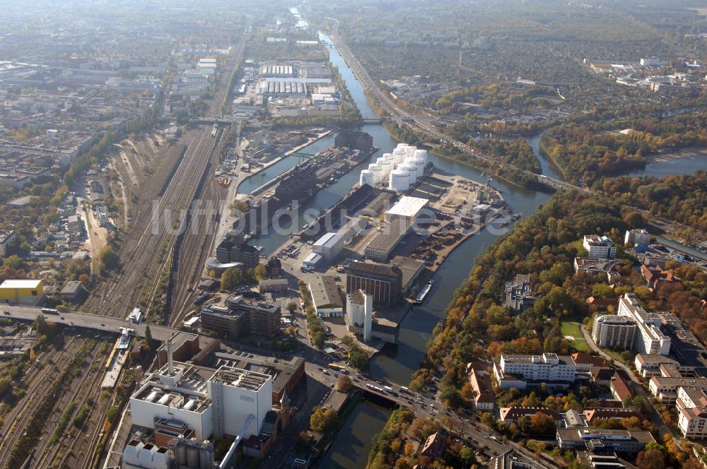 Berlin aus der Vogelperspektive: Berliner Westhafen ist ein Binnenhafen im Ortsteil Moabit des Bezirks Mitte