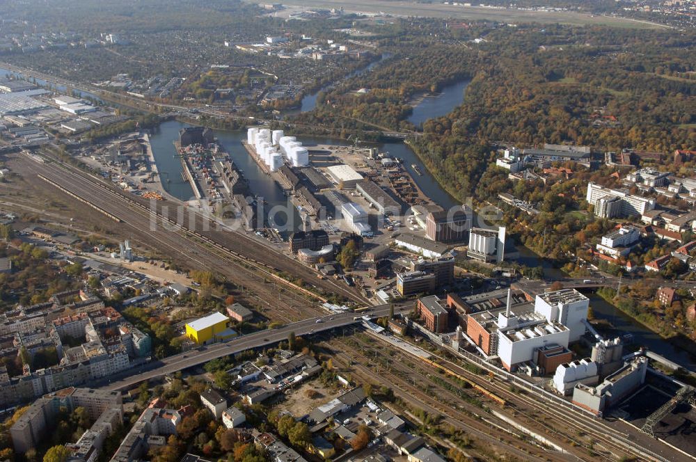 Luftbild Berlin - Berliner Westhafen ist ein Binnenhafen im Ortsteil Moabit des Bezirks Mitte