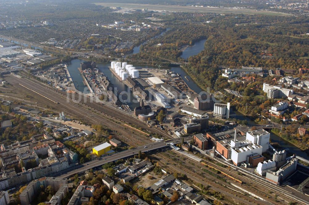 Luftaufnahme Berlin - Berliner Westhafen ist ein Binnenhafen im Ortsteil Moabit des Bezirks Mitte