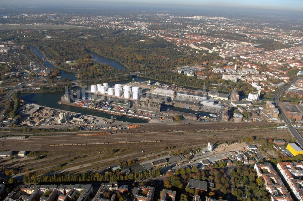 Berlin aus der Vogelperspektive: Berliner Westhafen ist ein Binnenhafen im Ortsteil Moabit des Bezirks Mitte