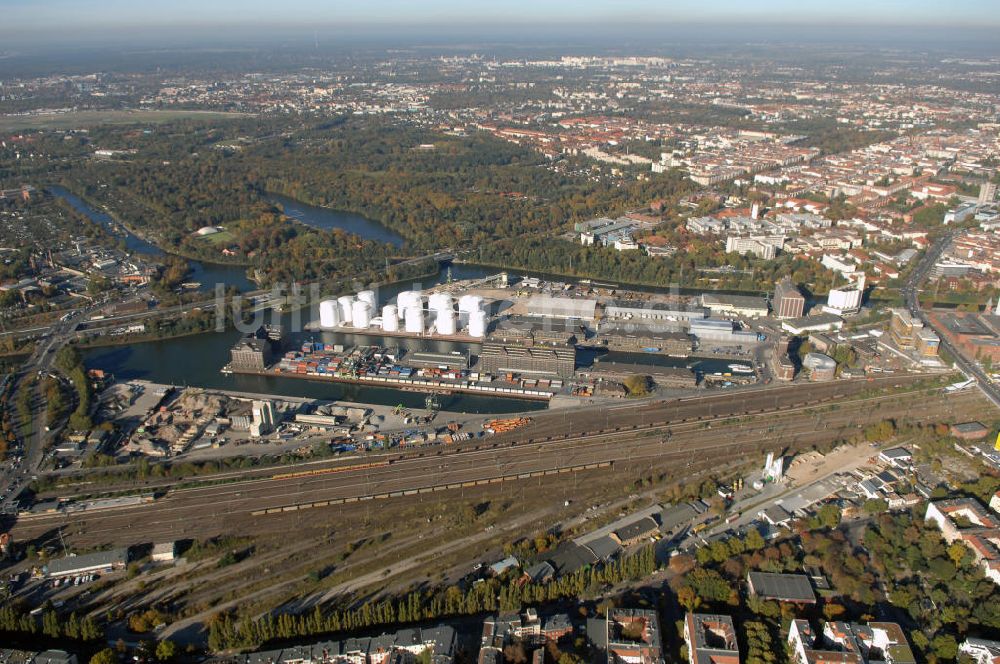 Luftbild Berlin - Berliner Westhafen ist ein Binnenhafen im Ortsteil Moabit des Bezirks Mitte