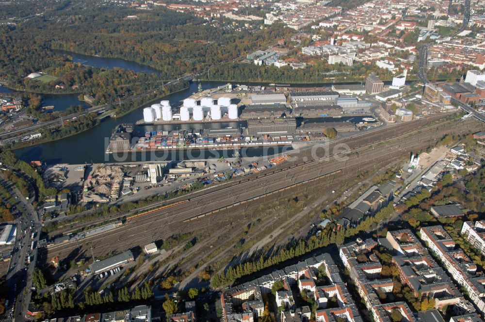 Luftaufnahme Berlin - Berliner Westhafen ist ein Binnenhafen im Ortsteil Moabit des Bezirks Mitte