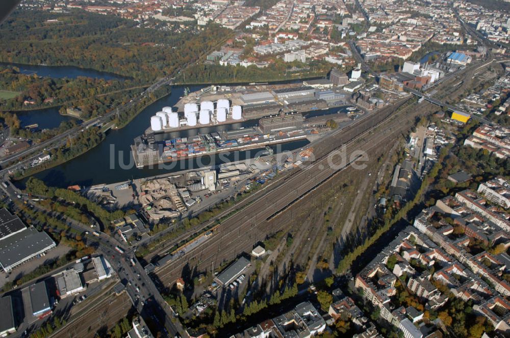 Berlin aus der Vogelperspektive: Berliner Westhafen ist ein Binnenhafen im Ortsteil Moabit des Bezirks Mitte