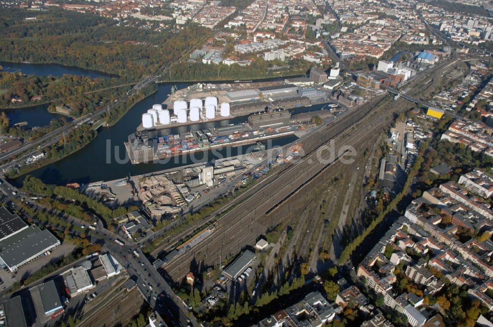 Luftbild Berlin - Berliner Westhafen ist ein Binnenhafen im Ortsteil Moabit des Bezirks Mitte