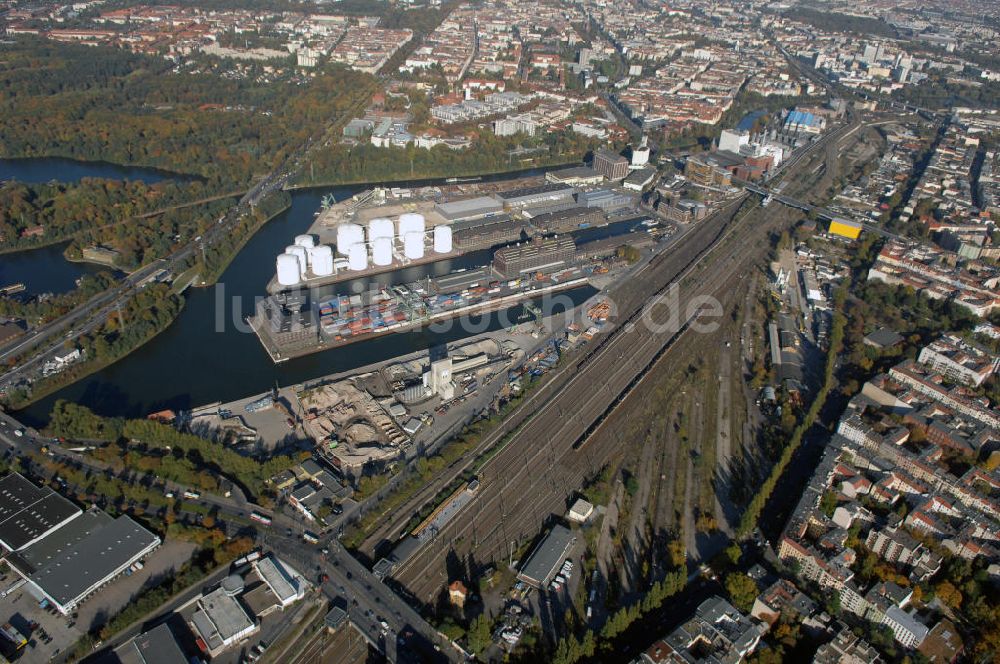 Luftaufnahme Berlin - Berliner Westhafen ist ein Binnenhafen im Ortsteil Moabit des Bezirks Mitte