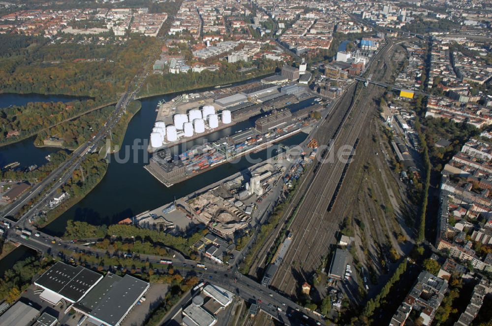 Berlin aus der Vogelperspektive: Berliner Westhafen ist ein Binnenhafen im Ortsteil Moabit des Bezirks Mitte