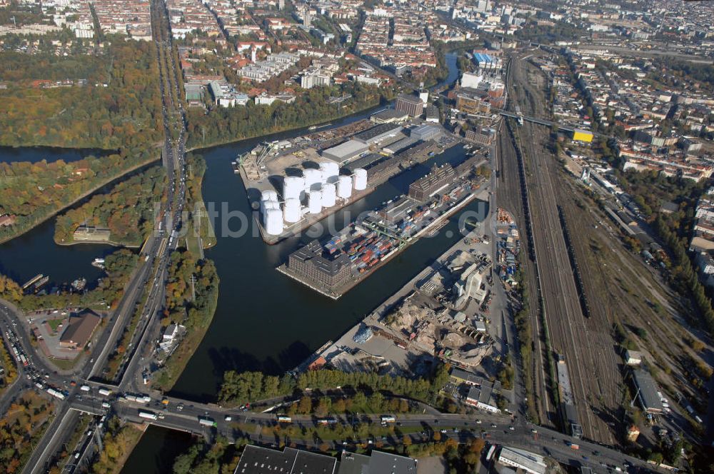 Luftbild Berlin - Berliner Westhafen ist ein Binnenhafen im Ortsteil Moabit des Bezirks Mitte