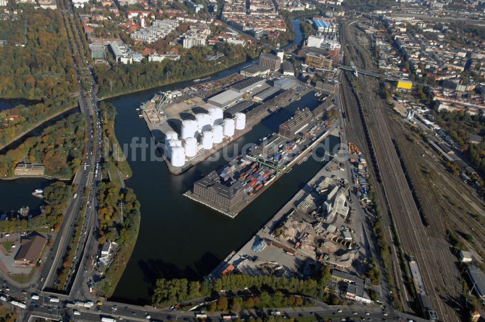 Luftaufnahme Berlin - Berliner Westhafen ist ein Binnenhafen im Ortsteil Moabit des Bezirks Mitte