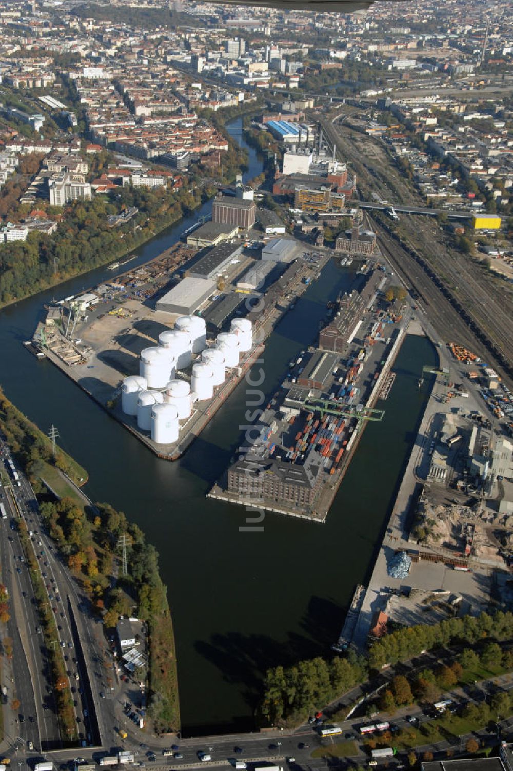 Berlin aus der Vogelperspektive: Berliner Westhafen ist ein Binnenhafen im Ortsteil Moabit des Bezirks Mitte