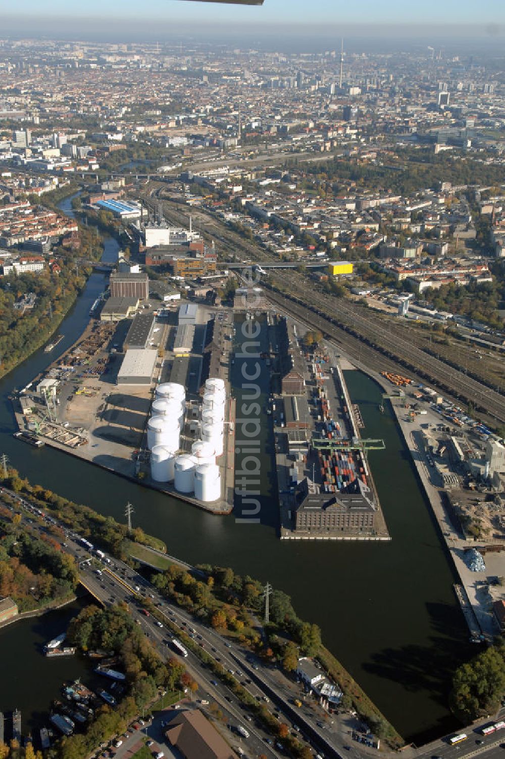 Luftbild Berlin - Berliner Westhafen ist ein Binnenhafen im Ortsteil Moabit des Bezirks Mitte