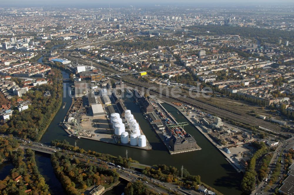 Berlin aus der Vogelperspektive: Berliner Westhafen ist ein Binnenhafen im Ortsteil Moabit des Bezirks Mitte