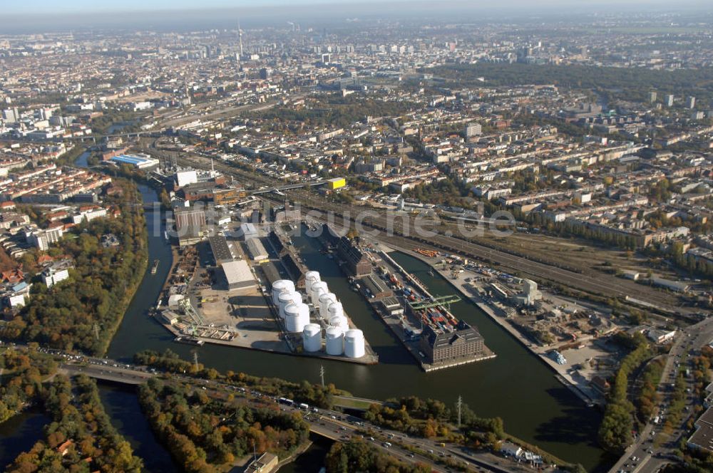 Luftbild Berlin - Berliner Westhafen ist ein Binnenhafen im Ortsteil Moabit des Bezirks Mitte