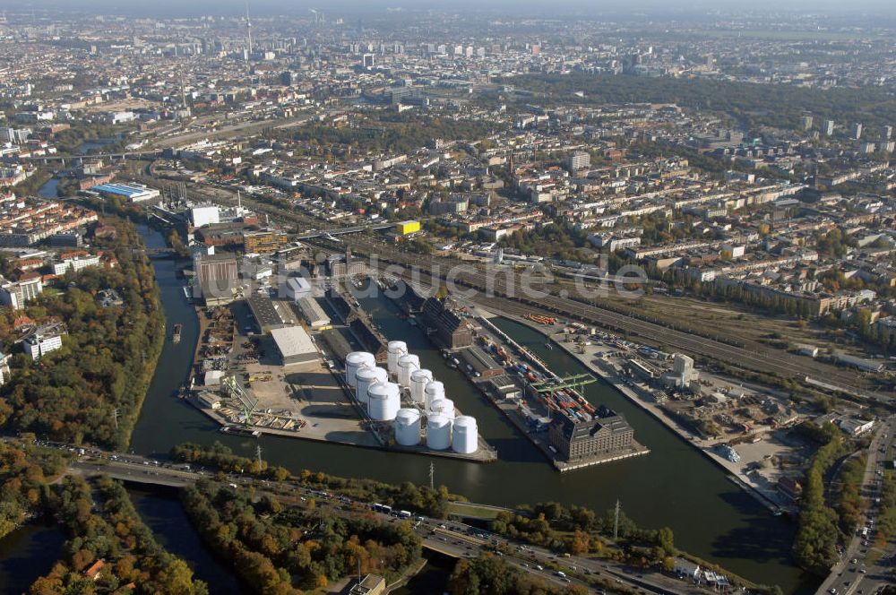 Luftaufnahme Berlin - Berliner Westhafen ist ein Binnenhafen im Ortsteil Moabit des Bezirks Mitte