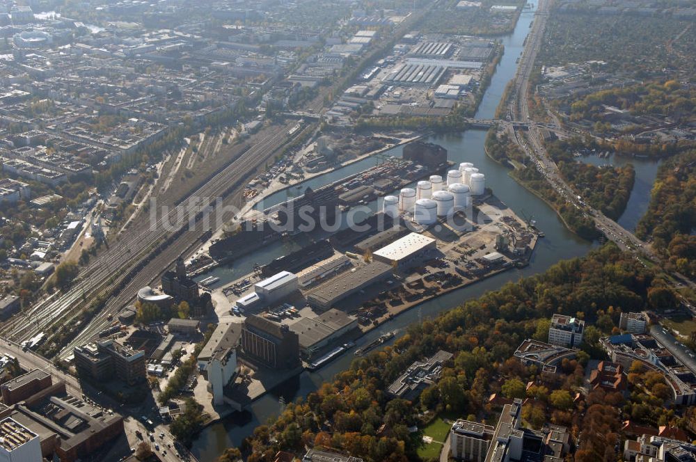 Berlin aus der Vogelperspektive: Berliner Westhafen ist ein Binnenhafen im Ortsteil Moabit des Bezirks Mitte