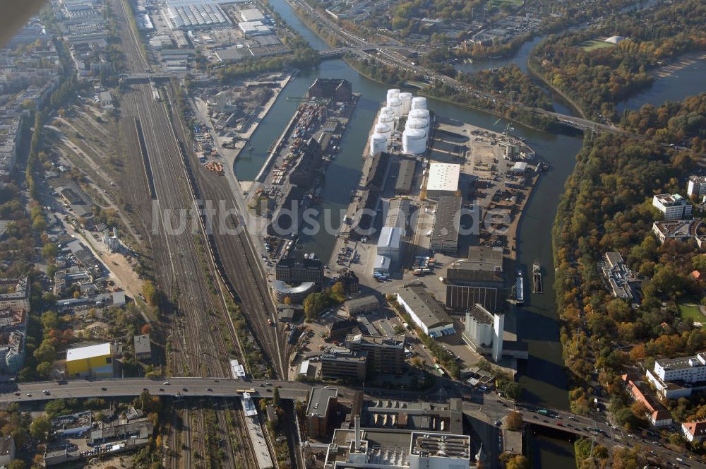 Berlin aus der Vogelperspektive: Berliner Westhafen ist ein Binnenhafen im Ortsteil Moabit des Bezirks Mitte