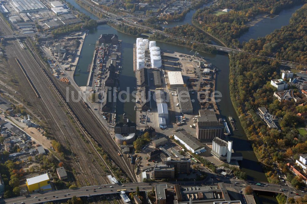 Luftbild Berlin - Berliner Westhafen ist ein Binnenhafen im Ortsteil Moabit des Bezirks Mitte